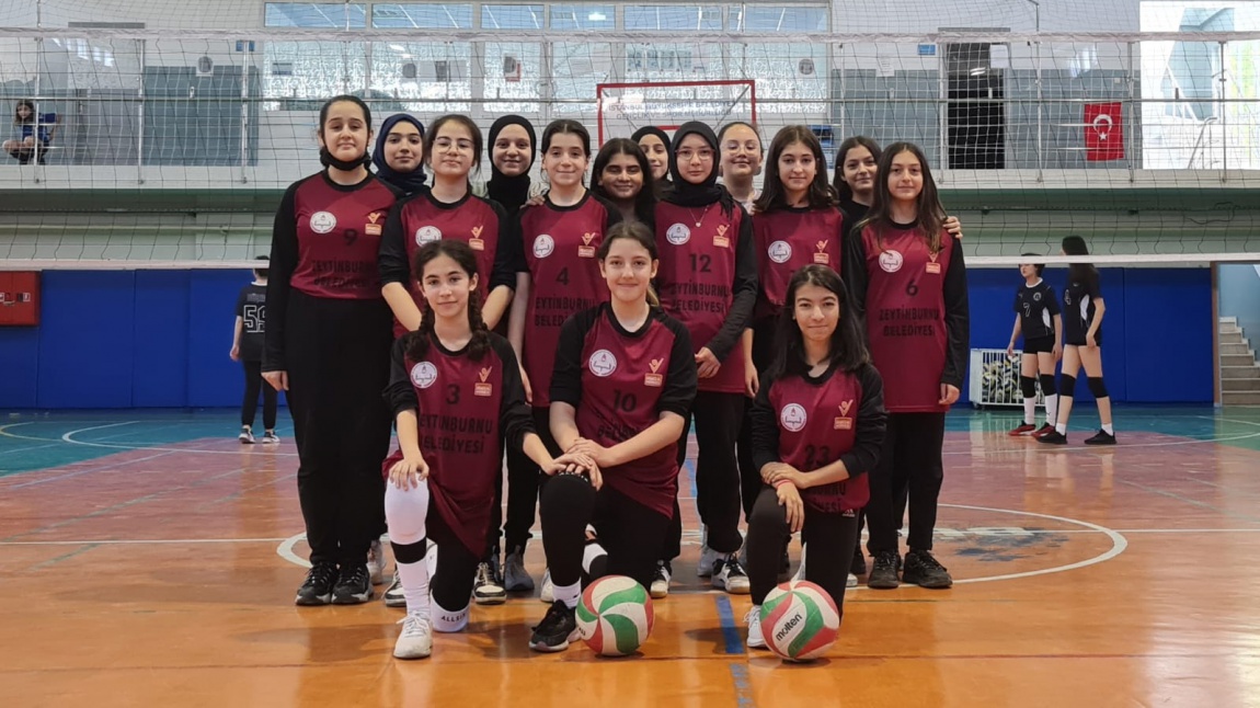   Yıldız Kızlar Voleybol Takımımız Yarı Finalde - TEBRİKLER